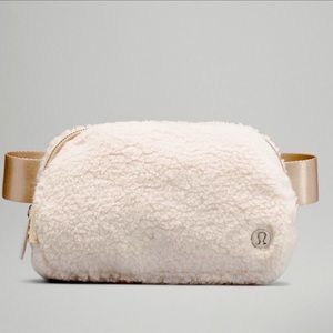 BRAND NEW Lululemon SHERPA FLEECE NEUTRAL CREAM Belt Bag Light ivory NWT